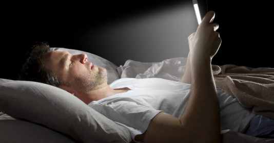 6 thói quen trước khi ngủ cực phổ biến nhưng vô cùng hại sức khoẻ: Điều cuối cùng nhiều người trẻ mắc phải