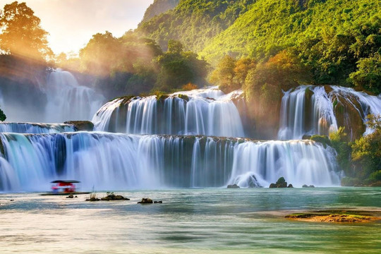 Thác Bản Giốc được vinh danh là một trong những thác nước đẹp nhất thế giới