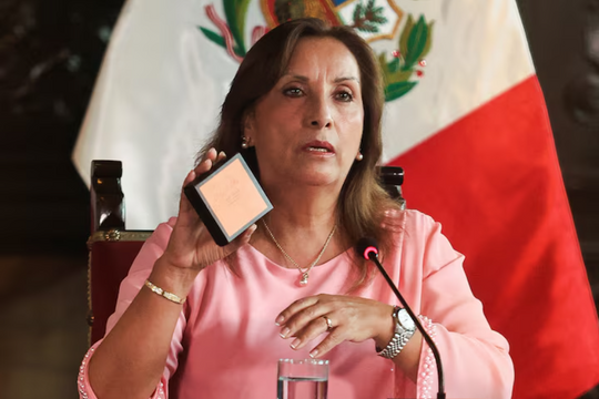 Tổng thống Peru bị cáo buộc  tham nhũng vì đeo đồng hồ Rolex