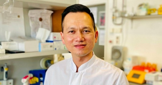 Vị tiến sĩ người Việt 43 tuổi tìm mọi cách đưa công nghệ điều trị ung thư máu từ Đức về Việt Nam, đương đầu với khó khăn chứ không bỏ cuộc
