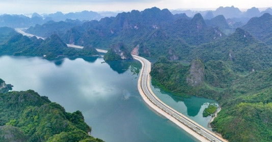 Tuyến đường xuyên biển xuyên núi qua hai thành phố tập trung nhiều 'ông lớn' bất động sản nhất Việt Nam
