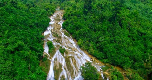 Vẻ đẹp tựa 'sơn nữ' của dòng thác 3 tầng không bao giờ cạn ở Tuyên Quang, cứ hè về là du khách lại rủ nhau trốn nắng cuối tuần