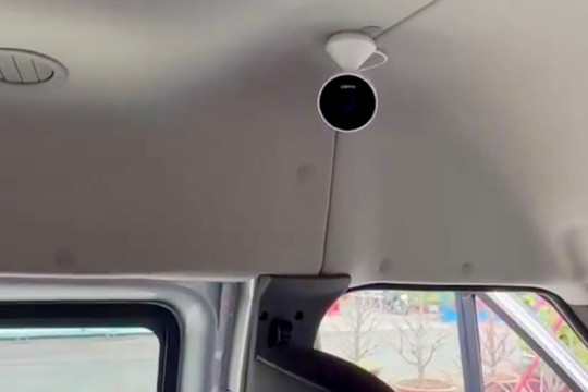 Xe đưa đón trẻ và học sinh đến trường cần được gắn camera AI