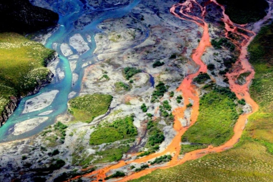 Hàng chục con sông đột ngột chuyển sang màu cam, các nhà khoa học nói gì?