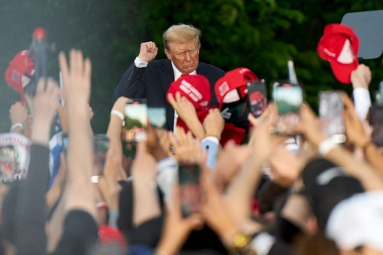 Ông Donald Trump đón tin vui sau khi bị luận tội, một loạt tỷ phú quay sang ủng hộ
