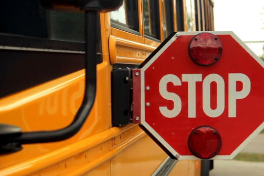 26 triệu học sinh đến lớp bằng xe đưa đón, Mỹ quản lý thế nào để tránh bỏ quên trẻ?