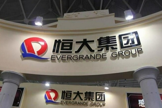 Đơn vị hàng đầu của Evergrande dính án phạt gần 580 triệu USD, nhà sáng lập bị cấm giao dịch chứng khoán suốt đời