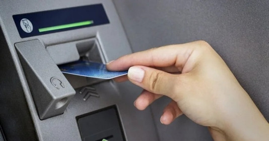 4 sai lầm cơ bản khi dùng thẻ ATM khiến bạn lộ thông tin, mất tiền trong tích tắc