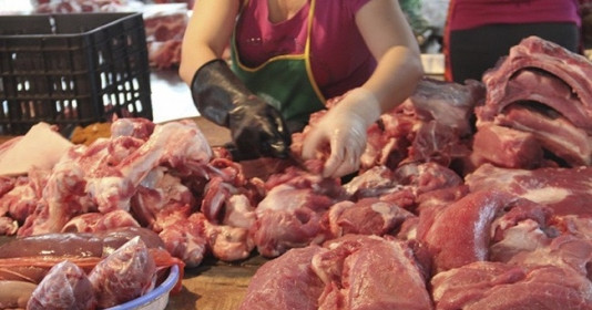 Ăn thịt lợn chết, người đàn ông nhập viện nguy kịch: Bác sĩ cảnh báo chị em nội trợ, ‘thịt xuất hiện dấu hiệu’ này tuyệt đối không được mua