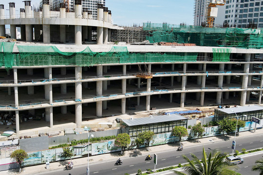 Công trình khách sạn, căn hộ ven biển Nha Trang 'trùm mền' vẫn rao bán