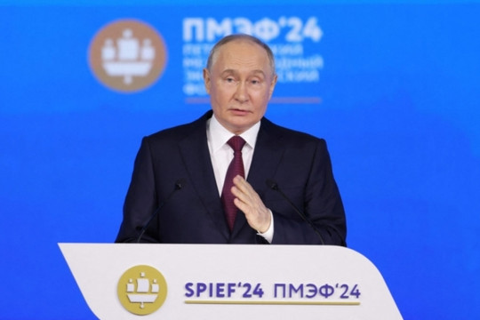 Nga bị loại khỏi hệ thống USD, ông Putin tự tin quay sang tiền tệ các nước BRICS