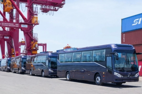 THACO AUTO xuất khẩu lô xe buýt ghế ngồi cao cấp thứ 3 sang Philippines