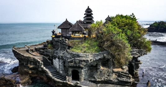 Ngôi đền nằm trọn trong đảo đá giữa biển khơi, được mệnh danh linh thiêng bậc nhất ‘hòn đảo thiên đường’