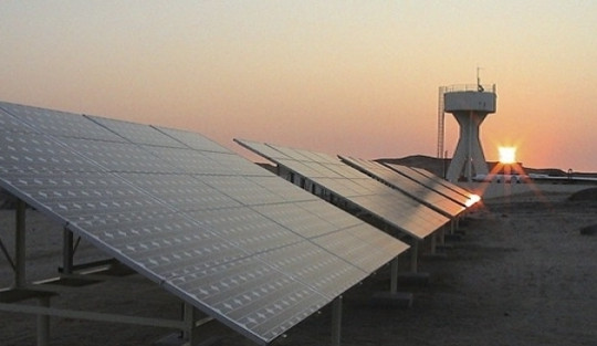 Giá tấm pin mặt trời rơi tự do khiến doanh nghiệp Trung Quốc điêu đứng, cầu cứu Chính phủ