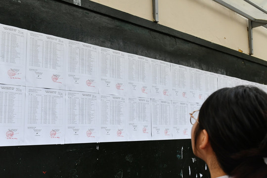 Cánh cửa nào cho hàng nghìn thí sinh trượt lớp 10 công lập ở Hà Nội?