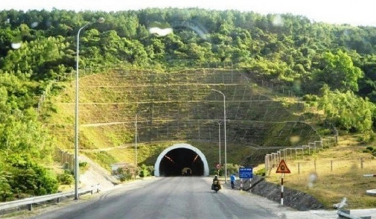 Hầm đường bộ xuyên núi nức tiếng miền Trung sắp có thêm ‘người anh em song sinh’ cho xe chạy 80km/h: Nằm trong 'đại dự án' 2.000 tỷ mở rộng cầu, hầm trên QL1