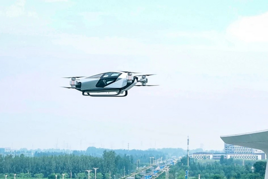 Ô tô bay xuất hiện trên bầu trời Trung Quốc