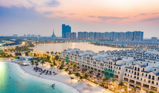 Bãi biển nhân tạo lớn nhất Việt Nam được CNBC vinh danh: Sử dụng cát tự nhiên vận chuyển từ Nha Trang, chỉ cách trung tâm Hà Nội 15km