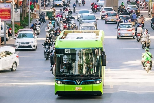 Thủ đô Hà Nội muốn chuyển sang sử dụng 100% xe buýt sử dụng điện, năng lượng xanh