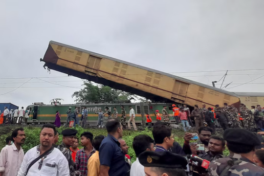 Tai nạn đường sắt Ấn Độ khiến gần 70 người thương vong