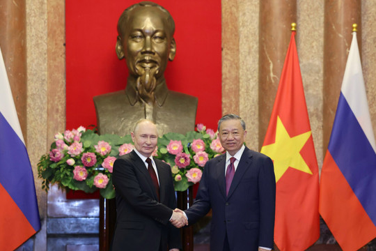Lễ đón chính thức Tổng thống LB Nga Vladimir Putin thăm cấp Nhà nước tới Việt Nam