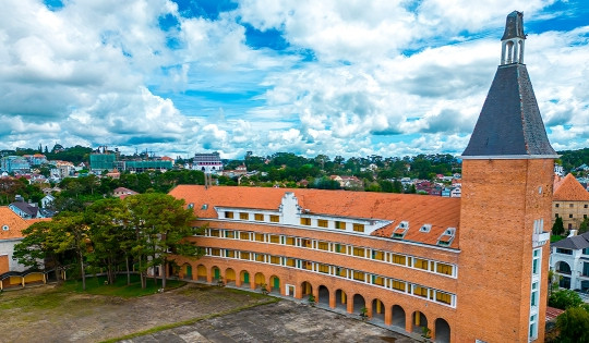 Ngôi trường duy nhất của Việt Nam lọt top 'Công trình kiến trúc tiêu biểu thế kỷ XX'