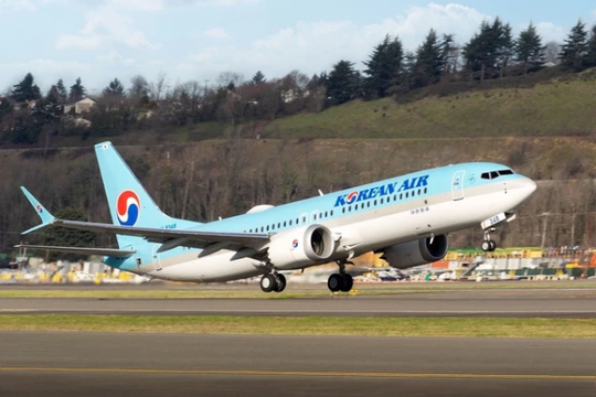 Máy bay Korean Air bất ngờ rơi 8.200m: 13 người nhập viện trong 15 phút kinh hoàng