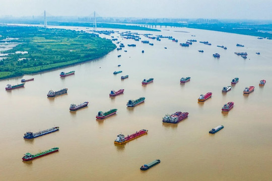 'Đường cao tốc trên mặt nước' của Trung Quốc tắc nghẽn nghiêm trọng, đe dọa điều gì về kinh tế và môi trường?