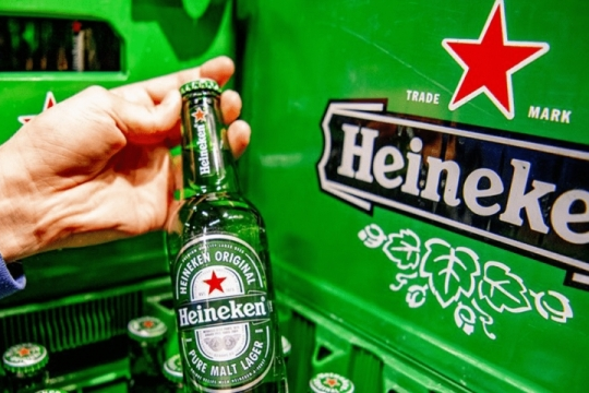 Trước khi đóng cửa nhà máy ở Việt Nam, Heineken từng bán 7 nhà máy bia ở quốc gia lớn nhất thế giới với giá chỉ 1 euro