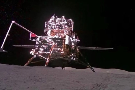 Tàu thăm dò vũ trụ Trung Quốc mang về Trái đất đá Mặt trăng quý hiếm