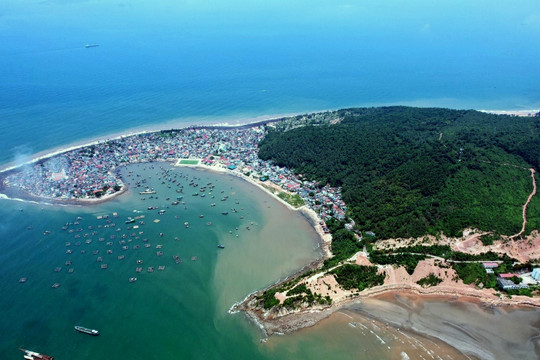 Vùng đất ở Thanh Hóa được ví như 'bàn tay khổng lồ' chìa ra biển