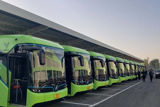 Nhiều người muốn đến năm 2030 Hà Nội chuyển đổi sang 100% xe buýt điện