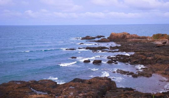 Phát hiện bãi đá tự nhiên cực hoang sơ trên đảo ngọc của miền Bắc, là địa điểm ngắm hoàng hôn đẹp nhất tại ‘thiên đường trên đất cảng’