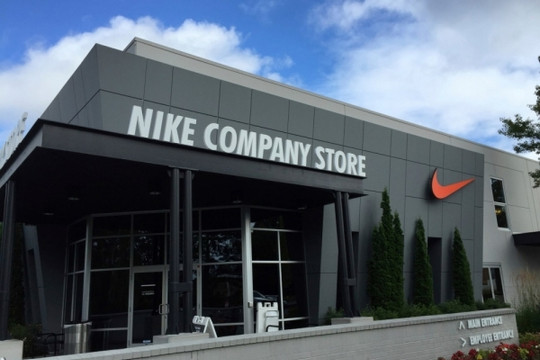 Cổ phiếu Nike lao dốc mạnh, cảnh báo về sự suy yếu tại thị trường Trung Quốc