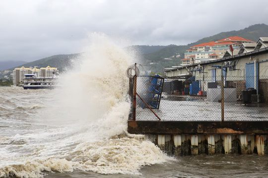 Siêu bão đầu tiên của mùa bão 2024: San phẳng một hòn đảo sau 30 phút, dự kiến thiệt hại tăng nhanh ‘cực kỳ nguy hiểm’