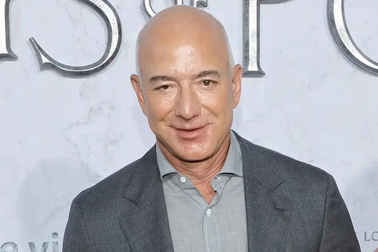 Cổ phiếu Amazon lập đỉnh cao nhất mọi thời đại, tỷ phú Jeff Bezos bán vội thu lãi khủng