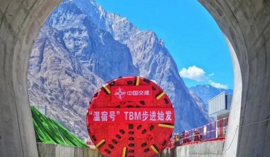 Xây đường hầm đầu tiên chạy dưới lòng sông băng, Trung Quốc tự chế thiết bị gần 2.000 tấn đục xuyên một trong những dãy núi dài nhất thế giới