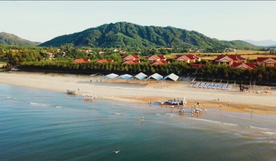 Bãi biển hoang sơ ở Bắc Trung Bộ sở hữu khoảnh khắc ‘khuông trời, mắt biển’ ít người biết đến