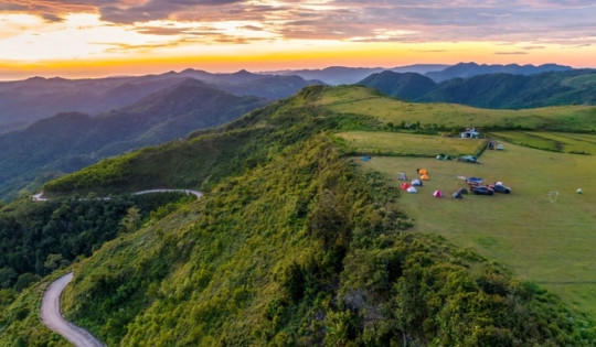 Phát hiện thảo nguyên hoang sơ nằm ở độ cao gần 700m được ví như ‘Đà Lạt thu nhỏ’ giữa lòng Quảng Ngãi