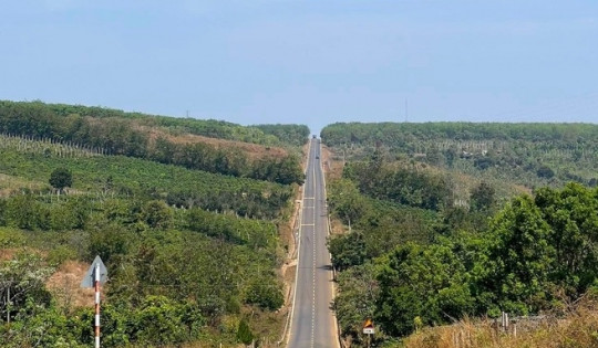 Chiêm ngưỡng cung đường ‘mạo hiểm’ nhất Tây Nguyên, dốc thẳng đứng lên đến 90 độ