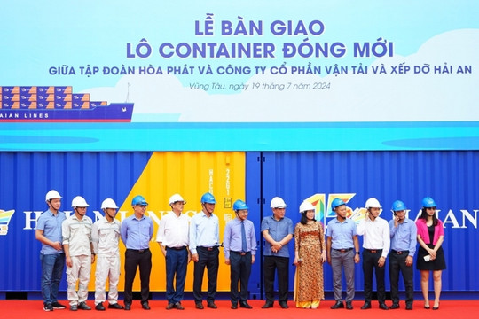 Hòa Phát (HPG) bàn giao lô 350 vỏ container cho xếp dỡ Hải An