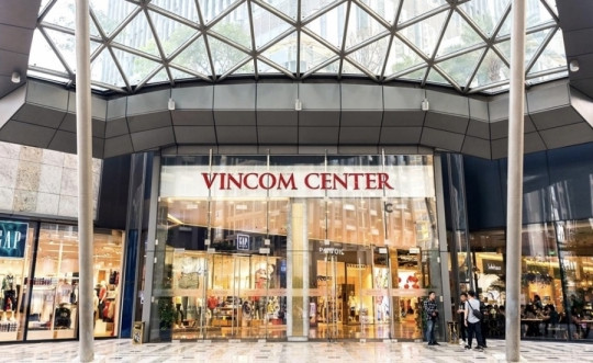 Hé lộ số tiền Vingroup (VIC) nhận về trong thương vụ bán vốn chuỗi TTTM Vincom - Quý III, VRE sẽ thu lời từ khoản tài trợ khủng cho VinFast