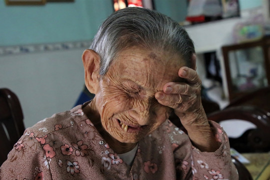 Mẹ Việt Nam anh hùng 103 tuổi: Nước mắt vẫn chưa ngừng rơi, mong tìm được mộ con