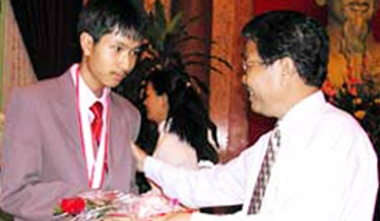 ‘Thần đồng' Toán học duy nhất VN 2 năm liền đạt 'cú đúp' HCV Olympic Toán quốc tế, thành Tiến sĩ Harvard sau 1 thập kỷ, được Forbes vinh danh '30 Under 30 Asia'