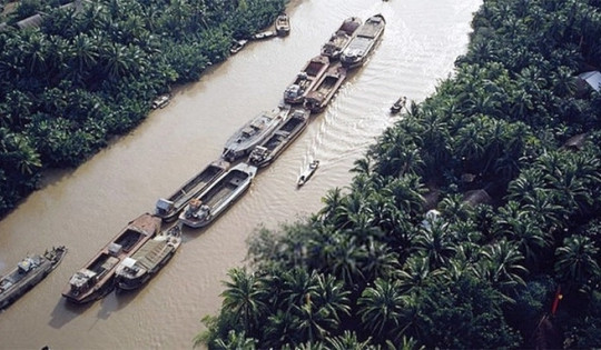 Việt Nam huy động 11.000 người di dời 900.000m3 đất đá với 676.000 ngày công, xây dựng nên 'thủy lộ xuất khẩu lúa gạo', 'yết hầu' của đất Chín Rồng