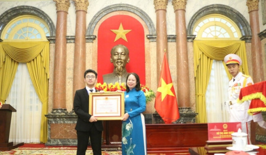 'Thần đồng' Vật lý lớp 10 đầu tiên của Việt Nam đoạt HCV Olympic Vật lý quốc tế: Biết đọc truyện khi lên 3, hai lần được tặng Huân chương Lao động hạng Nhất, Nhì