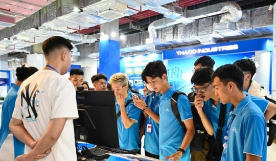 Trường Đại học AI đầu tiên tại Việt Nam tặng laptop miễn phí cho toàn bộ sinh viên nhập học, trao học bổng tới 100% cho các sinh viên có thành tích xuất sắc