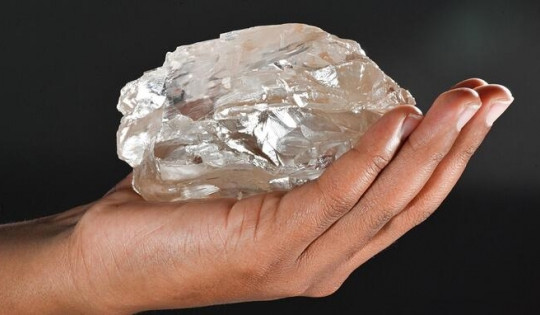 Chính thức tìm thấy viên kim cương thô lớn thứ 2 trong lịch sử, nặng tới gần 2.500 carat