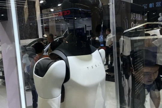 Robot hình người của Tesla chật vật giữa 'rừng robot' tại Bắc Kinh, giấc mộng thống trị của Elon Musk liệu có khả thi?