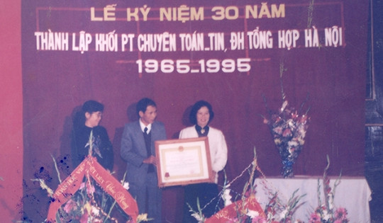 Lớp chuyên đầu tiên ở Việt Nam do cố Thủ tướng Phạm Văn Đồng ra quyết định thành lập, đào tạo 'thần đồng' Toán học đầu tiên giành Huy chương Vàng Olympic Toán quốc tế